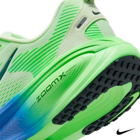Detalle mediasuela ZoomX Nike Vomero 18 verde hombre