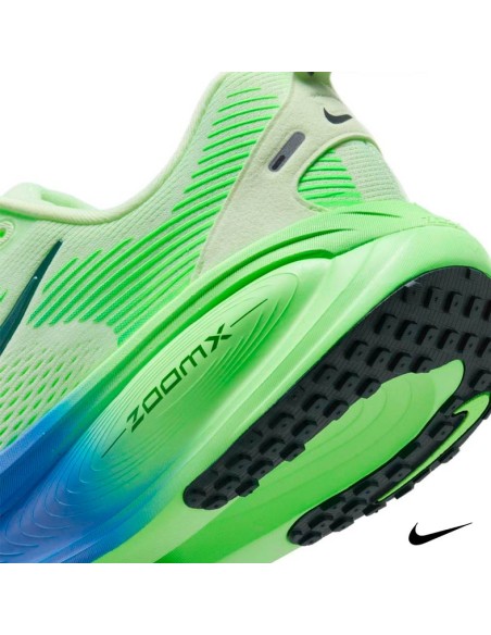 Detalle mediasuela ZoomX Nike Vomero 18 verde hombre