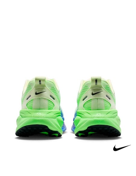 Vista trasera Nike Vomero 18 verde hombre
