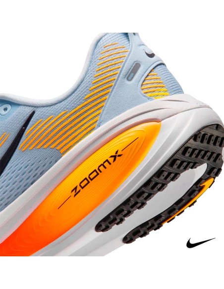Detalle amortiguación ZoomX Nike Vomero 18 celeste hombre
