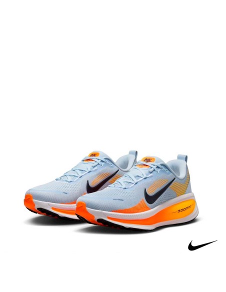 Nike Vomero 18 celeste hombre vista frontal lateral