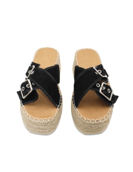 Sandalias negras con tiras cruzadas y hebillas metálicas vista superior.