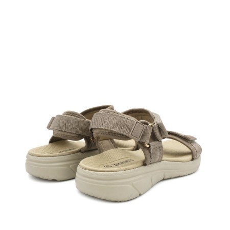 Sandalias deportivas taupe con plantilla EVA y cierre de velcro vista trasera.