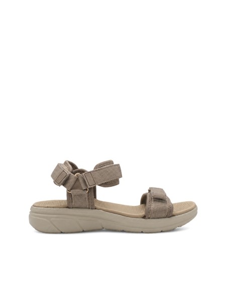 Sandalia deportiva taupe para mujer con triple velcro ajustable vista lateral.