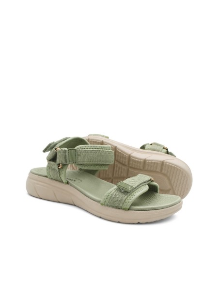 Sandalia casual verde salvia con suela flexible y ajuste trasero vista lateral.