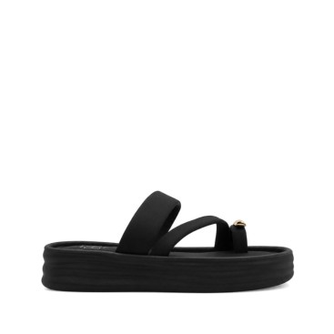 Chanclas negras plataforma mujer con tiras cruzadas y detalle dorado