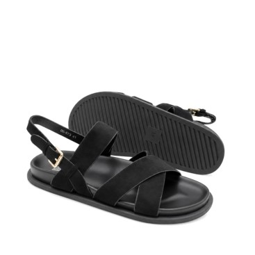 Sandalia hombre negra casual de tiras cruzadas efecto antelina.