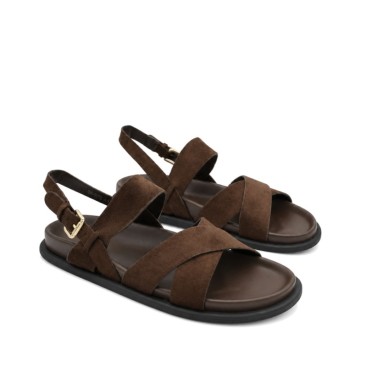 Sandalia hombre marrón de tiras cruzadas estilo casual.