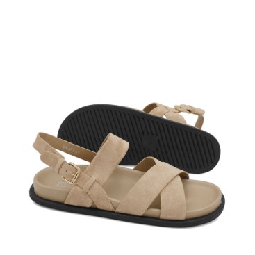 Sandalia casual hombre beige con suela de goma.