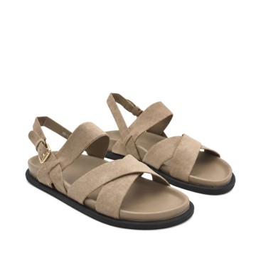 Sandalia hombre beige de tiras cruzadas estilo verano.