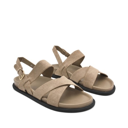 Sandalia hombre beige de tiras cruzadas estilo verano.