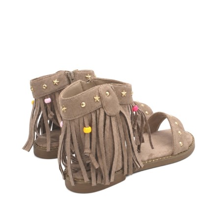 Sandalia estilo india para niña color taupe.