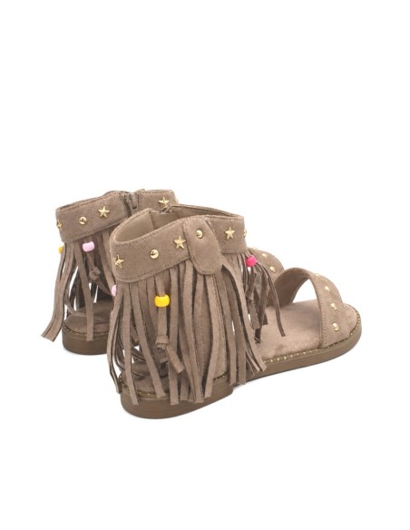 Sandalia estilo india para niña color taupe.