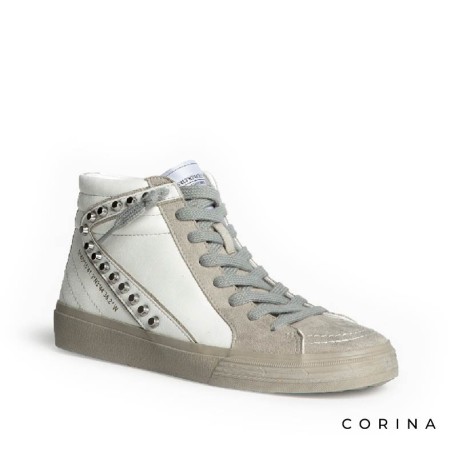 Zapatilla Corina blanca y gris con tachuelas plateadas