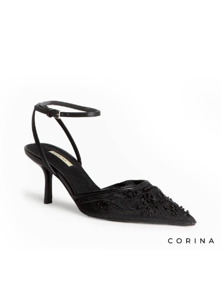 Zapato negro de fiesta con tacón fino y punta afilada