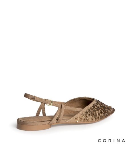 Zapatos planos elegantes para mujer en color arena con flores decorativas