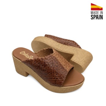 Sandalia de piel trenzada marrón y camel para mujer Made in Spain