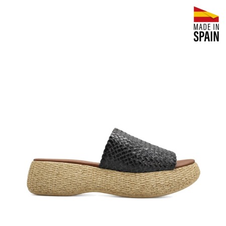 Sandalia de plataforma con piel trenzada negra Made in Spain
