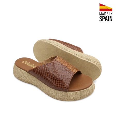 Par de zuecos de plataforma Toscana con piel trenzada Made in Spain