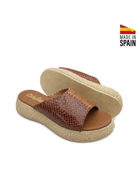 Par de zuecos de plataforma Toscana con piel trenzada Made in Spain