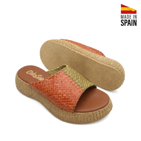 Par de zuecos multicolor con plataforma ligera y plantilla de piel Made in Spain