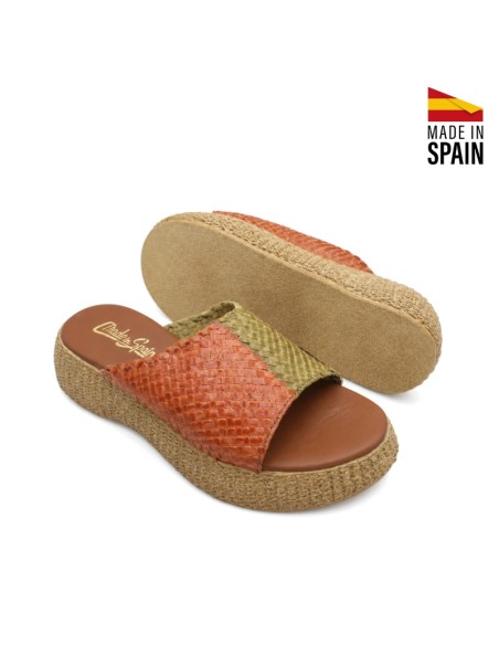 Par de zuecos multicolor con plataforma ligera y plantilla de piel Made in Spain