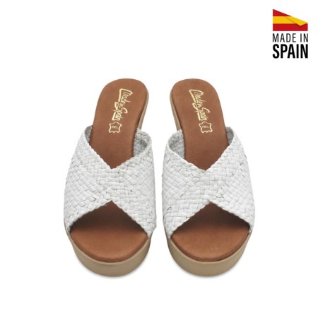 Sandalias de piel trenzada blanca con tacón cómodo