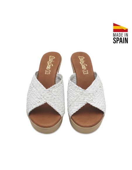 Sandalias de piel trenzada blanca con tacón cómodo