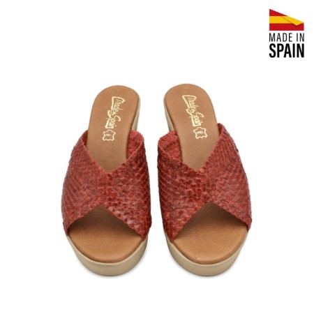 Sandalia mujer roja trenzada con plataforma cómoda