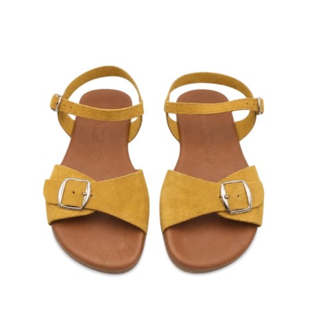 Sandalia barefoot mostaza de piel