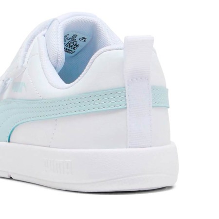 Talón de zapatilla Puma Courtflex V3 V blanca con detalle aguamarina
