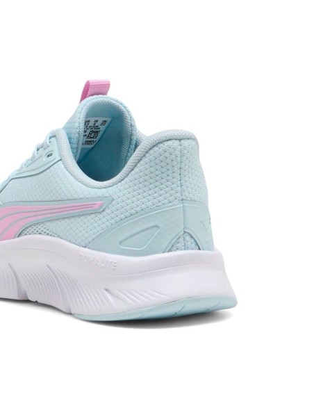 Talón de zapatillas Puma FlexFocus Lite Modern con detalle rosa y refuerzo trasero