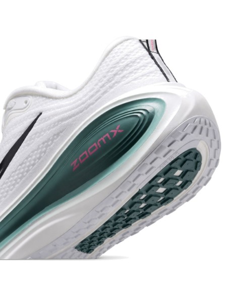 Detalle de la mediasuela ZoomX verde petróleo en Nike Vomero Plus hombre