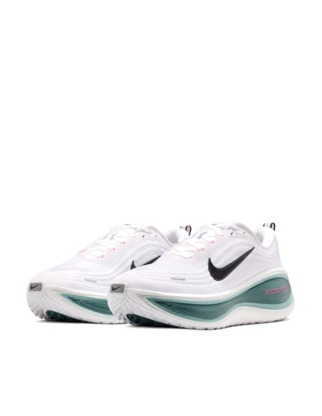 Nike Vomero Plus hombre blancas con detalles verde petróleo vista tres cuartos