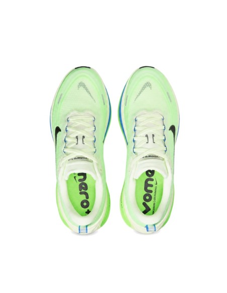 Vista superior de las Nike Vomero Plus verde con cordones