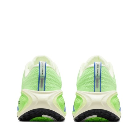 Nike Vomero Plus verde hombre vista trasera con tirador azul
