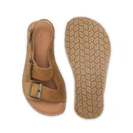 Sandalia respetuosa camel con hebillas