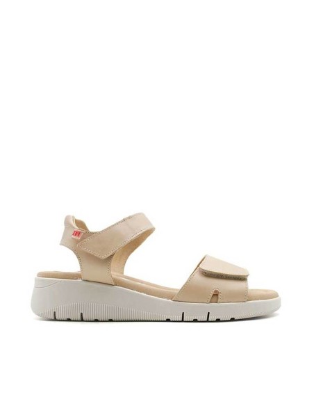 sandalia cuña beige de piel con velcro