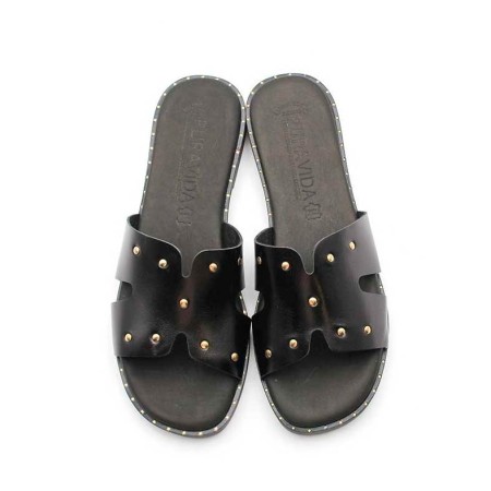 Sandalia H negra plana tachas Pura Vida