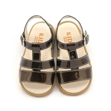 sandalias niña marrones de charol