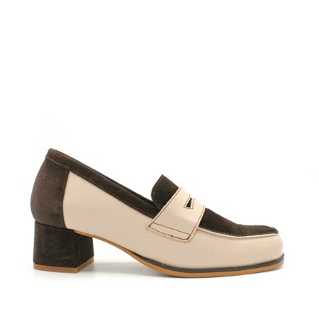 Mocasín con tacón bicolor marrón y beige de piel