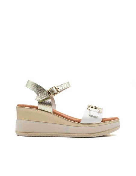 sandalias blancas elegantes de piel con cuña