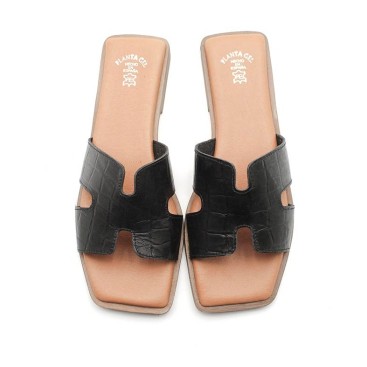sandalias negras de charol