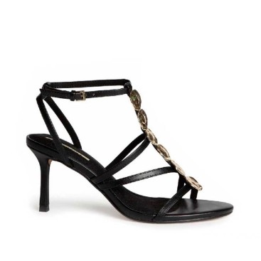 Sandalia tacón fino negra Corina vista lateral