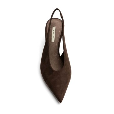 Vista superior de zapato destalonado marrón con punta fina