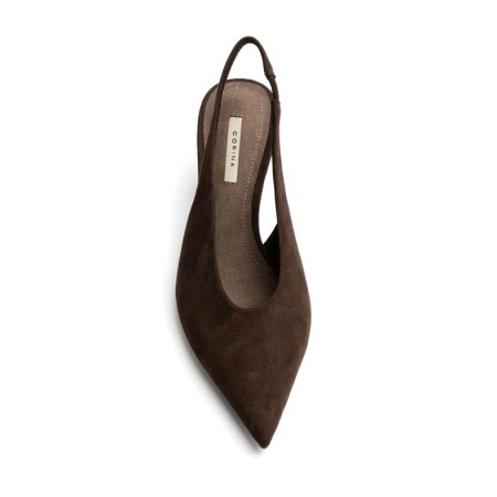 Vista superior de zapato destalonado marrón con punta fina