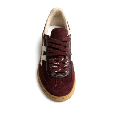 Zapatillas mujer burdeos con cordones vistas desde arriba