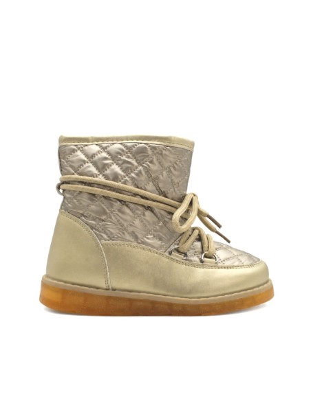 bota de nieve niña dorada acolchada vista lateral en conjunto