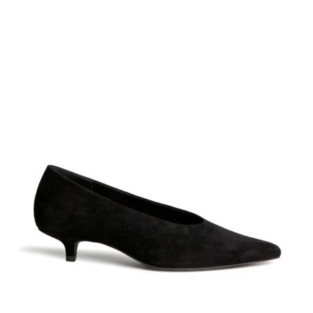 Zapato de salón negro con tacón kitten