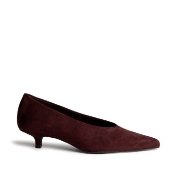 Zapato de salón burdeos con tacón kitten Corina M6605 vista lateral